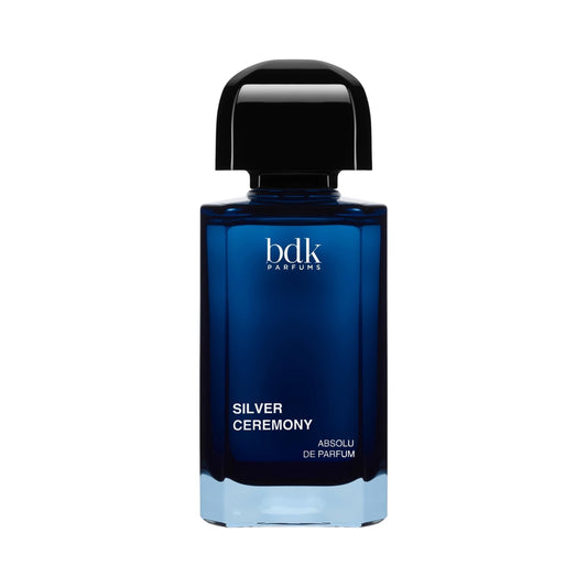 BDK Parfums Silver Ceremony Absolu de Parfum v 100 ml tmavomodrom sklenenom flakóne s čiernym uzáverom.
